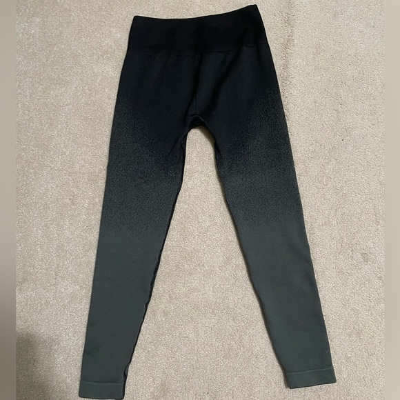 Women’s Gymshark leggings - Picture 2 of 2